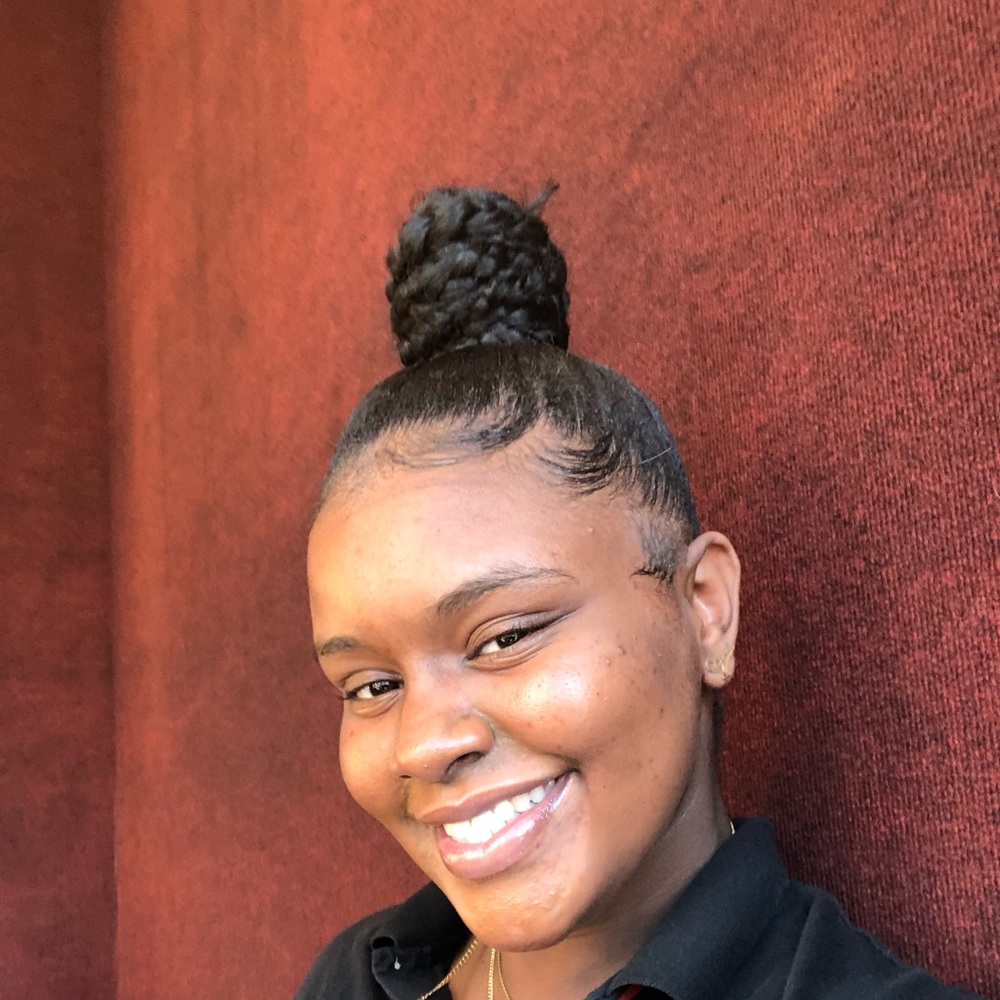 Meet your Posher, Alexis